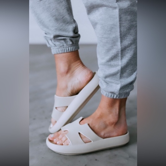 Wild Diva Lounge Shoes - Wild Diva Lounge Maura Strap Sandals Size 6  Beige Open Toe Slip On Style New